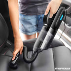 aspirador de carro limpando o carro por dentro 