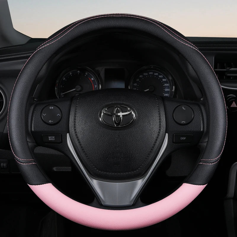 Capa de volante rosa antiderrapante com toque suave e acabamento de luxo.