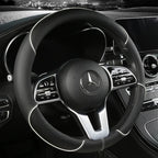 Imagem exibe capa com couro branca de alta classe para um volante estiloso e elegante