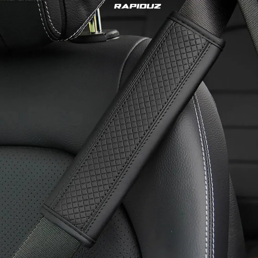 Capa para cinto de segurança automotivo instalada no cinto do carro,