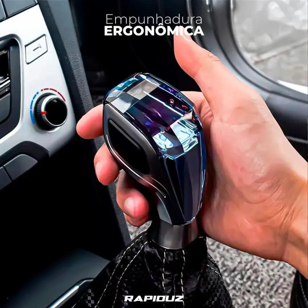 Imagem mostra empunhadura ergonômica da marcha com LED para carro