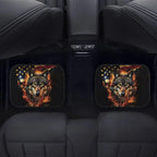 Dois tapetes de carro com visual de lobo instalados na parte traseira do carro