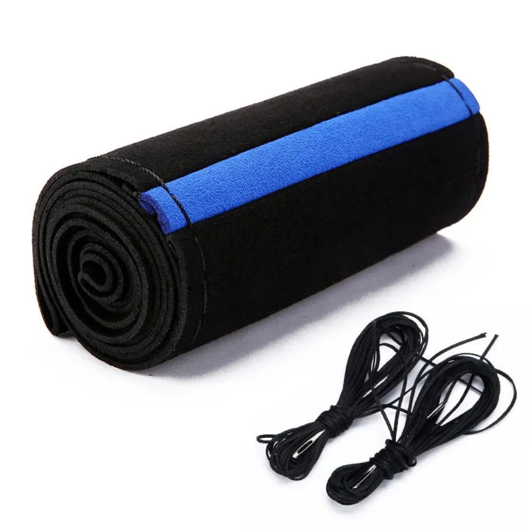 Imagem mostra capa de volante azul costurável  