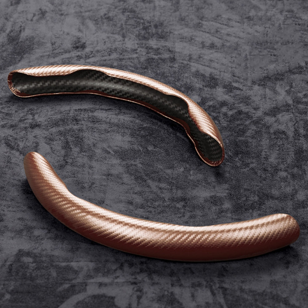 capa de volante marrom antiderrapante, facilita o manuseio e aumenta a firmeza ao dirigir.