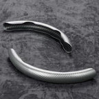 capa para volante prata que evita escorregões, garantindo firmeza na direção.