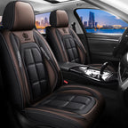 imagem mostra capa de banco de carro marrom instalada no banco do carro