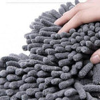 Esfregão com cerdas super macias, ideal para lavar sem riscar a pintura do carro.