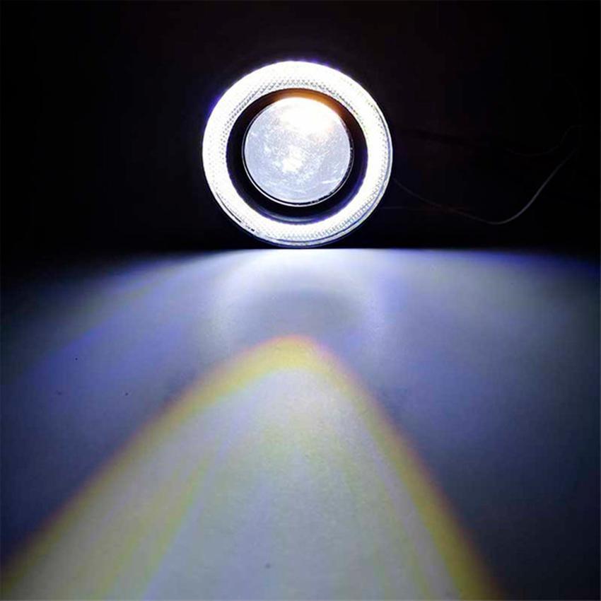 Farol de milha branco com LED em destaque, iluminação forte e clara