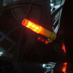 Ferramenta de emergência 5 em 1 usada como sinalizador magnético para segurança no carro.