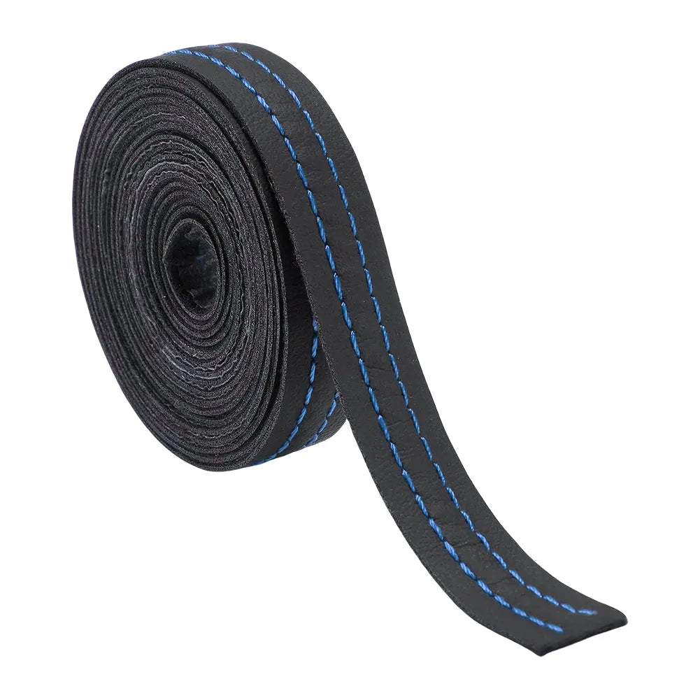 Fita decorativa azul automotiva, ideal para personalizar detalhes do carro.