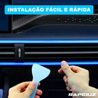 imagem mostra que é fácil e rápido instalar a fita de led para carro dentro do carro