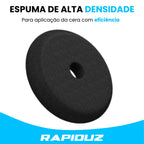 Espuma de alta densidade na máquina de polir garante aplicação eficiente da cera no carro 